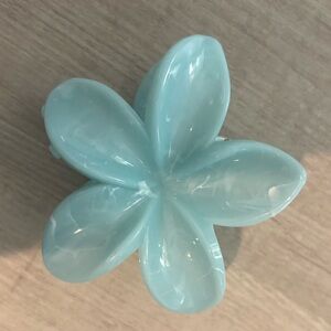 NWOT Large Flower Hair Clip